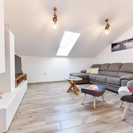 公寓 Apartman Cvita 扎达尔