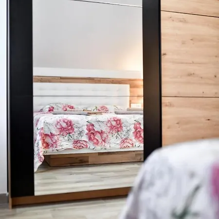 公寓 Apartman Cvita 扎达尔
