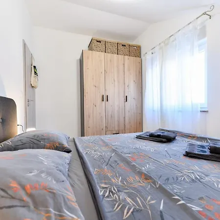公寓 Apartman Cvita 扎达尔